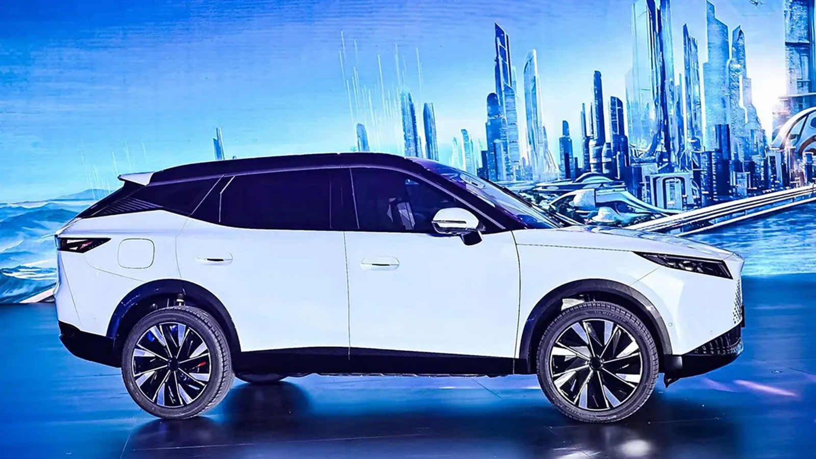 Ντεμπούτο για το Omoda 7 με 1.200 χλμ. αυτονομία 